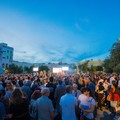 Piazza Paradiso gremita per Manuel Minervini: centinaia di cittadini alla chiusura della campagna elettorale