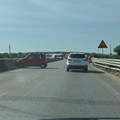 Scoppia pneumatico sulla SS16: automobilista perde il controllo del veicolo