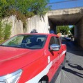 Sottopasso di via Ruvo, cadono calcinacci: traffico interdetto e verifiche dei Vigili del Fuoco