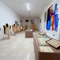 A Molfetta una mostra racconta i cento anni della parrocchia del Sacro Cuore attraverso i tesori sacri