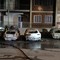 Inferno di fuoco in via Amato: quattro veicoli in fiamme, danni ingenti