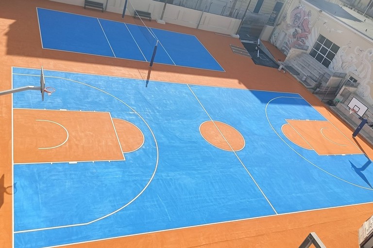 campo di pallavolo e campo di basket