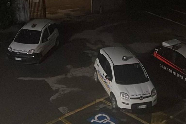 Tentano il furto di un suv, ladri d'auto intercettati dai Carabinieri