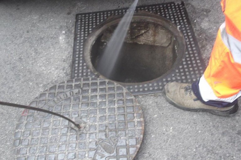Prosegue il 2° ciclo di sanificazione delle reti fognarie a Molfetta: interventi fino all'8 agosto