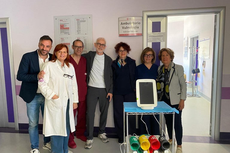 Generosità che guarisce due volte: donato un apparecchio per la misurazione dell’indice ABI all’ospedale di Molfetta