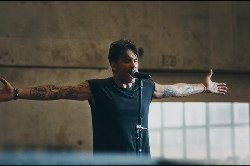 Fabrizio Moro presenta il suo tour 2026: tra le tappe c'è anche Molfetta