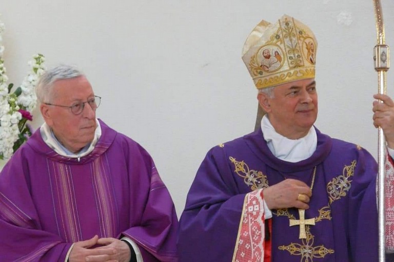 Don Nicola con il vescovo cornacchia