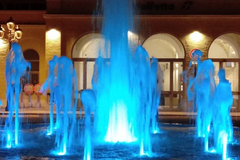 Fontana blu piazza Aldo Moro