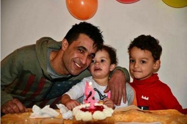 Jamel Methenni, 33 anni, con i figli Yassine e Yasmine