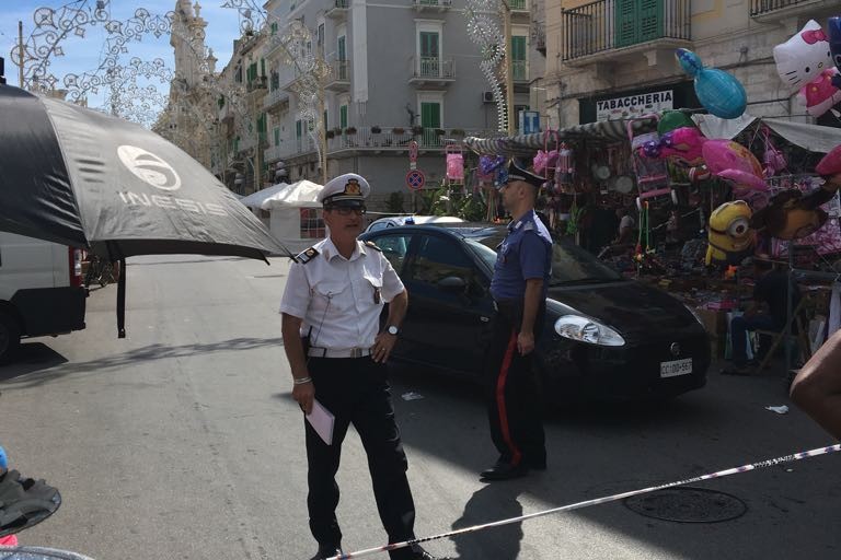 Vigili e Carabinieri su Corso Dante