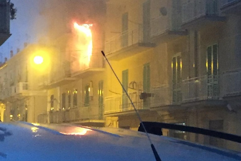 Incendio in via Bufi