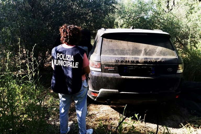 Una delle due auto rubate recuperate dalla Polizia Locale