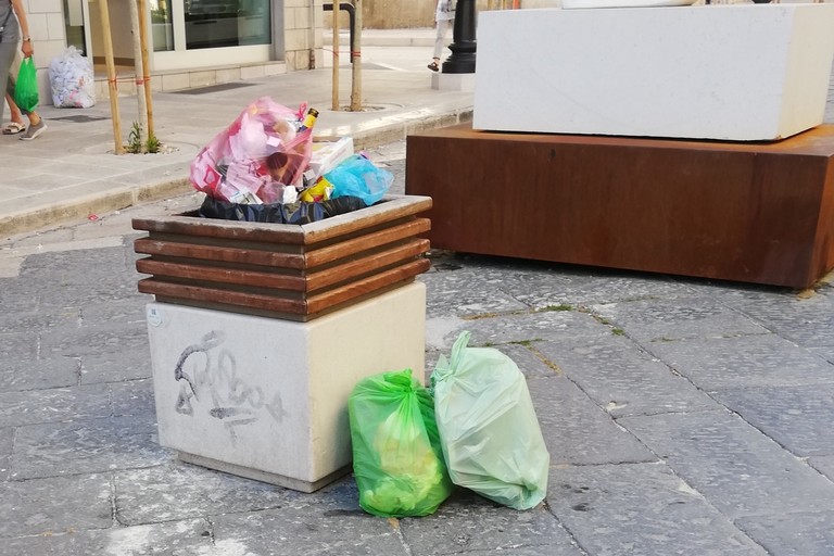 Corso Umberto rifiuti