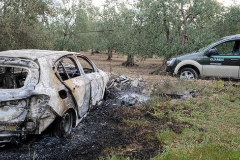 La Fiat Tipo incendiata in località Sagristo