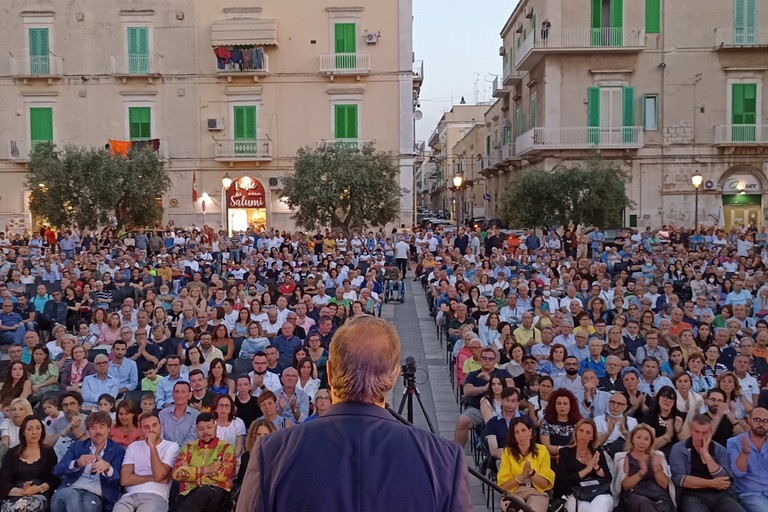 Minervini in Piazza Paradiso