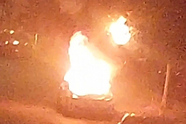 Auto in fiamme