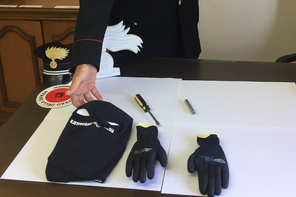 Il materiale sequestrato dai Carabinieri