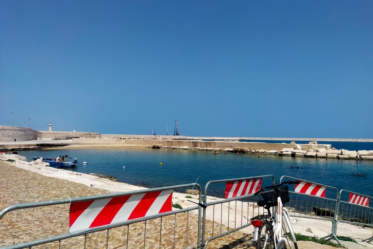 Divieto di balneazione su Cala Sant'Andrea