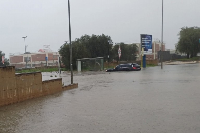 Maltempo su Molfetta, disagi alla circolazione in città e sulla statale
