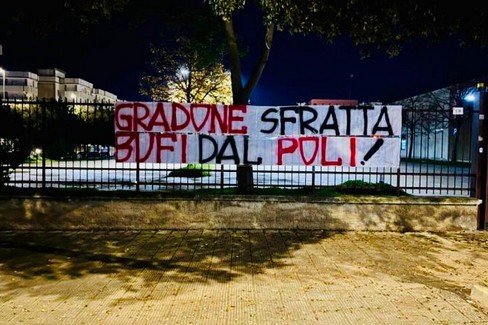 Striscione tifosi