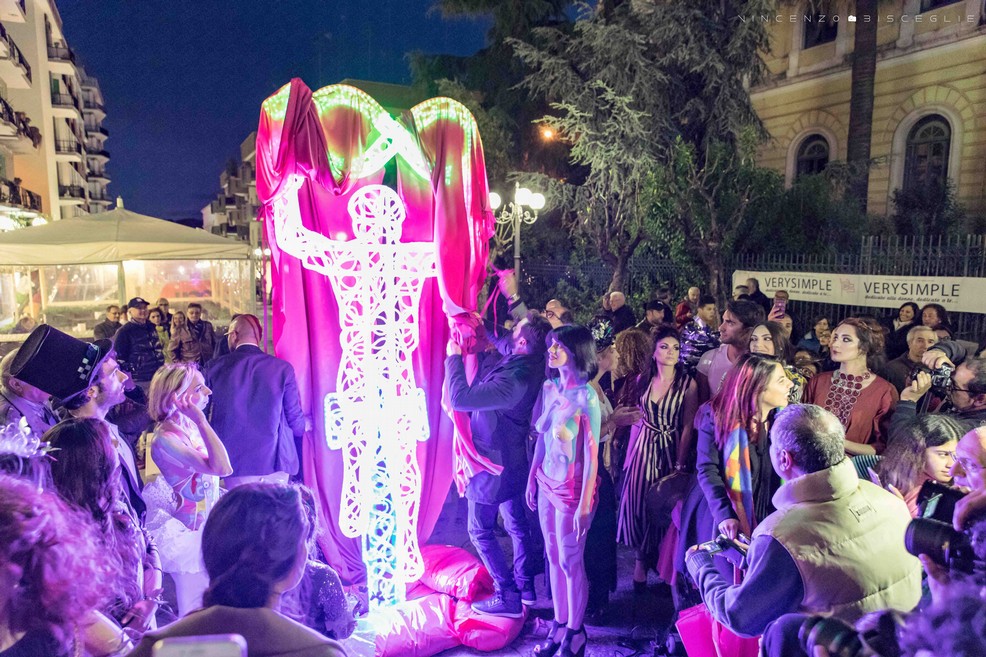 Arte e luci di Lodola per illuminare il Giro d'Italia a Molfetta. <span>Foto Vincenzo Bisceglie</span>