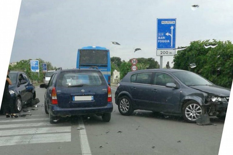 L'incidente stradale avvenuto sulla litoranea per Giovinazzo