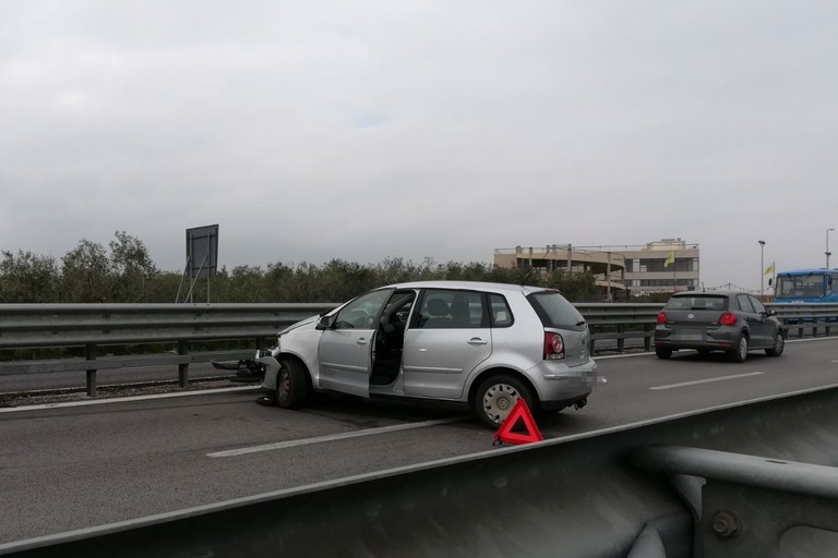 L'incidente stradale avvenuto sulla strada statale 16 bis