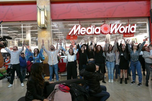 Flashmob Festa della Mamma al Gran Shopping Mongolfiera