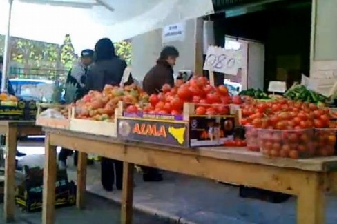 Una bancarella della frutta