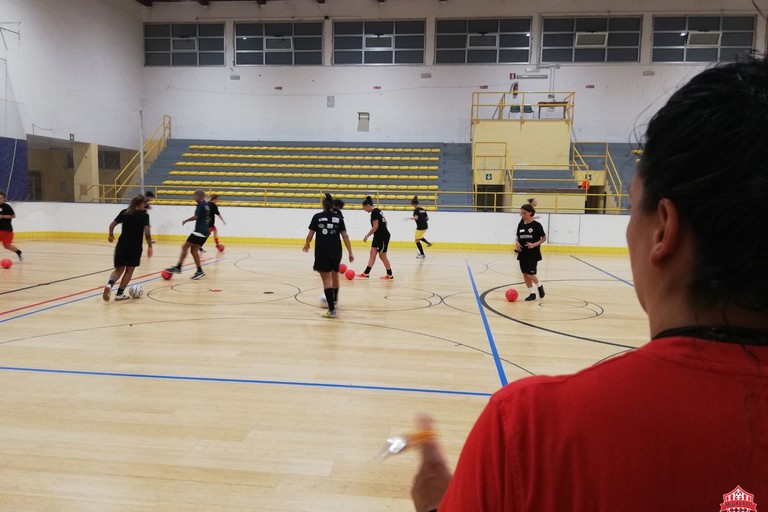 Mister de Bari osserva allenamento