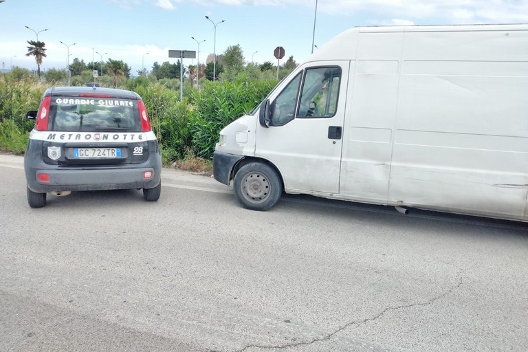 Il furgone Fiat Iveco recuperato dalla Metronotte