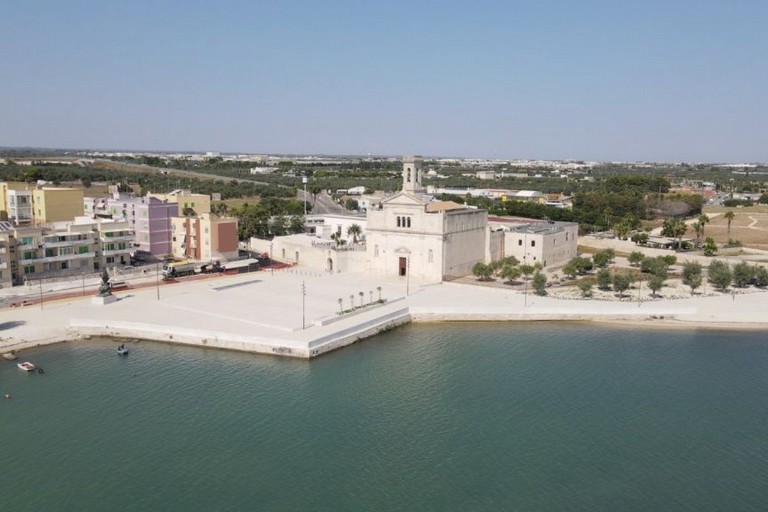 piazza antistante Basilica