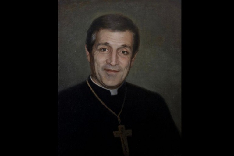 Don Tonino nel ritratto del giovane molfettese Giuseppe de Palma