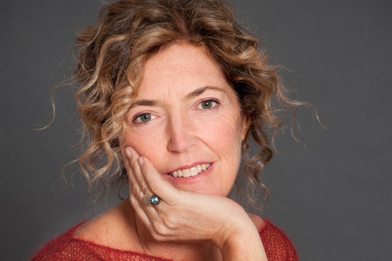 Sandra Bonzi presenta "Una parola per non morire" alle Vecchie Segherie Mastrototaro di Bisceglie