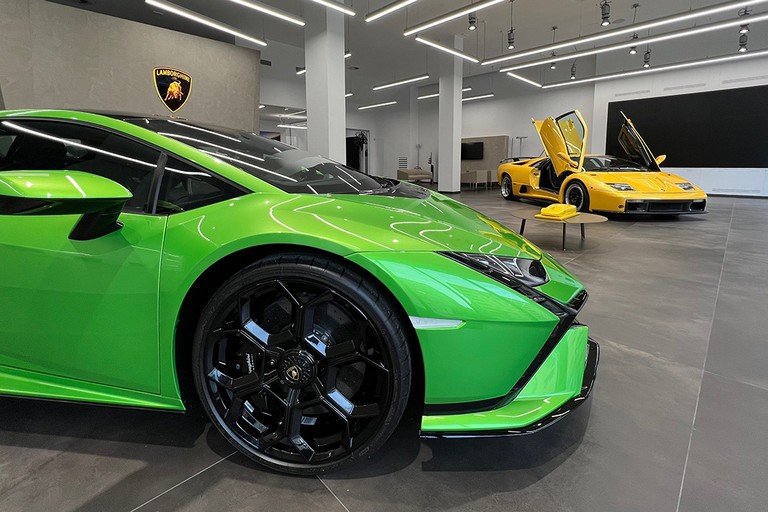 Showroom Lamborghini Bari