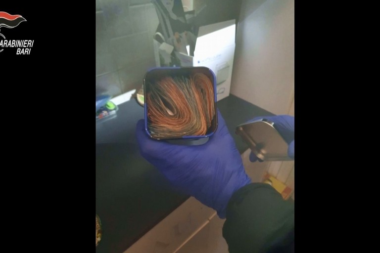 I soldi sequestrati dai Carabinieri