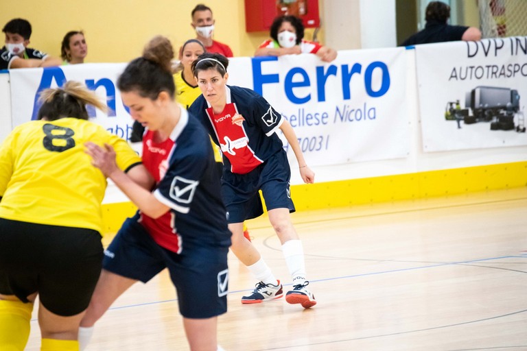 Tiziana Nemore e Annamaria Cortese in azione. <span>Foto cosmo de pinto</span>