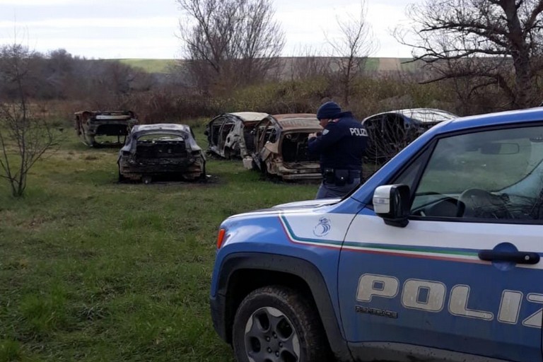 Le auto rinvenute dalla Polizia di Stato