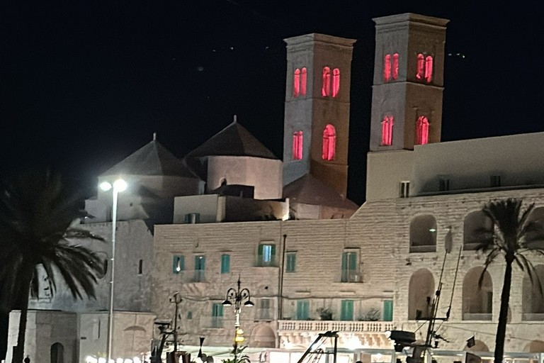 Duomo di San Corrado Luce rossa