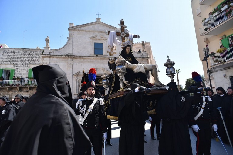 Sabato santo a Molfetta: la processione della Pietà - LE FOTO