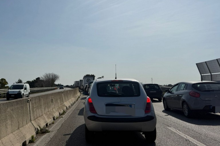 Tamponamento sulla SS16 all'altezza di Molfetta: lunghe code