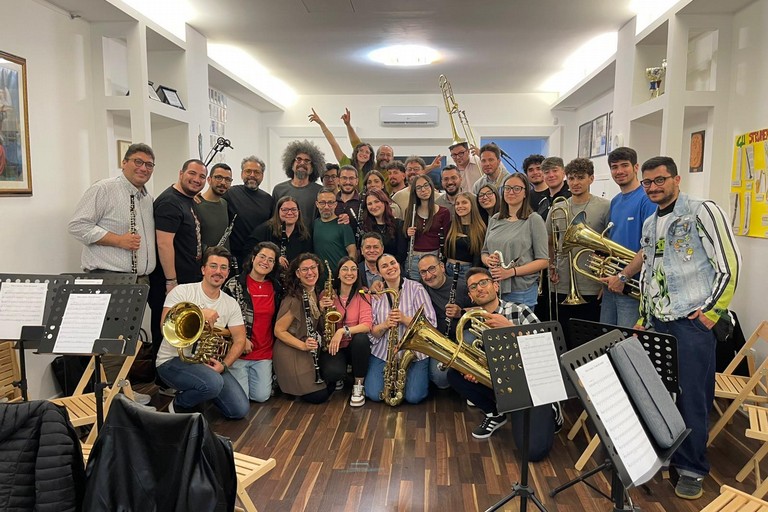 Banda Santa Cecilia di Molfetta torna a suonare con Caparezza
